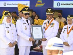 Pemda Touna Terima Penghargaan UHC Di HUT Ke-61 Provinsi Sulteng