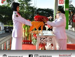 Upacara Penurunan Bendera Tutup Rangkaian HUT ke-80 RI di Tojo Una-Una