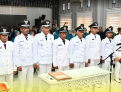 Bupati Tojo Una-Una Lantik Delapan Kepala Desa PAW